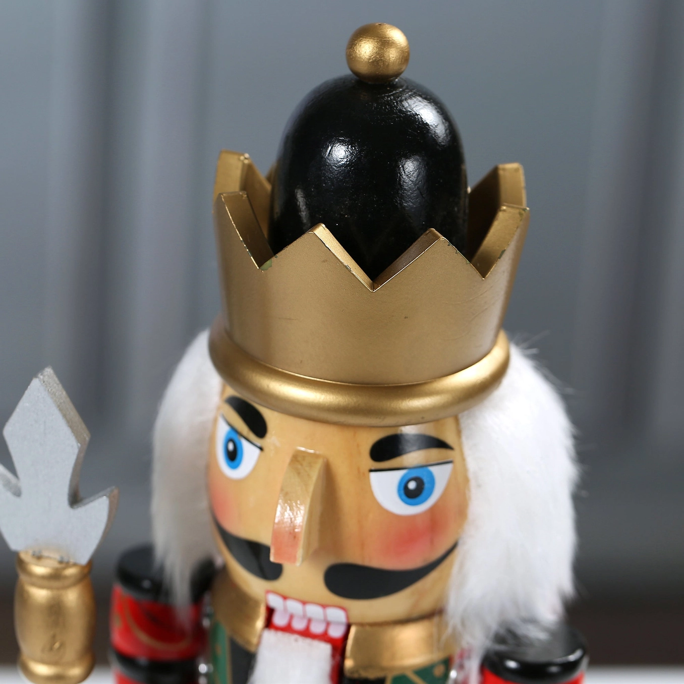SINT 15 Inch Traditional Wooden Nutcracker For Christmas Decorations - Image 10